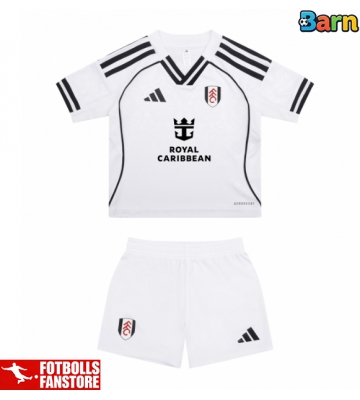 Fulham Hemmatröja Barn 2025-26 Kortärmad (+ Korta byxor)